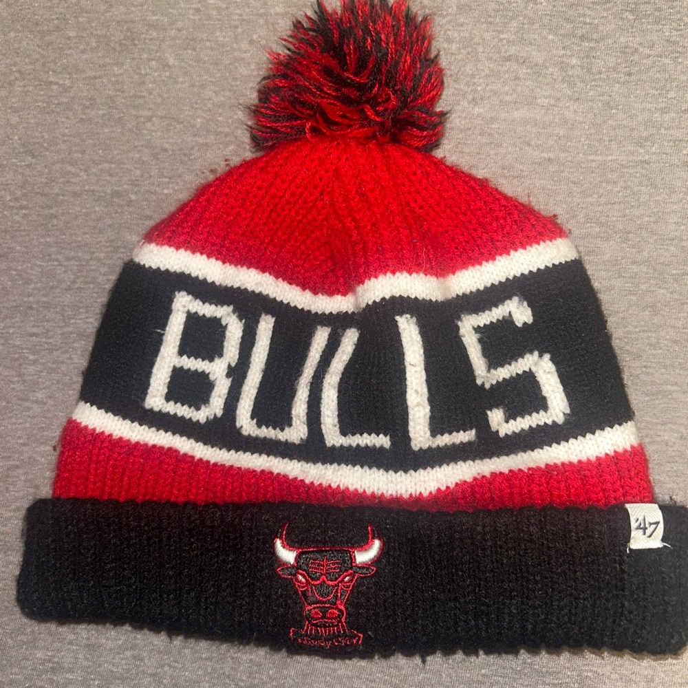Bulls Pom Beanie - Red and Black